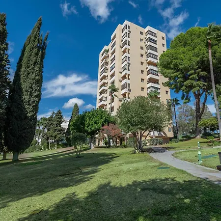 Apartment Newly Renovated Sunlit 3 Bdrm With Stunning Views Marbella