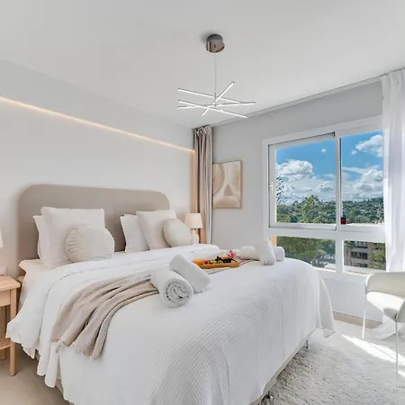Newly Renovated Sunlit 3 Bdrm With Stunning Views Apartment