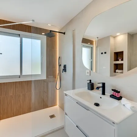 Apartment Newly Renovated Sunlit 3 Bdrm With Stunning Views Marbella