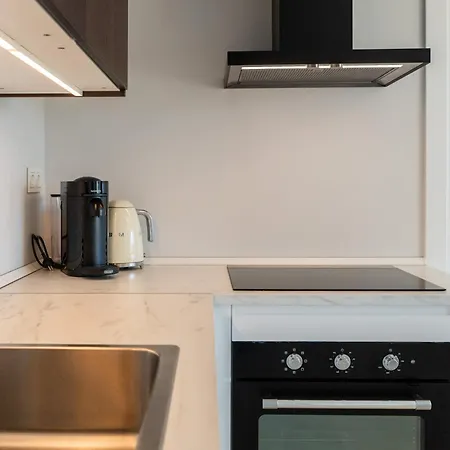 Newly Renovated Sunlit 3 Bdrm With Stunning Views