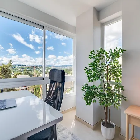 Newly Renovated Sunlit 3 Bdrm With Stunning Views Apartment