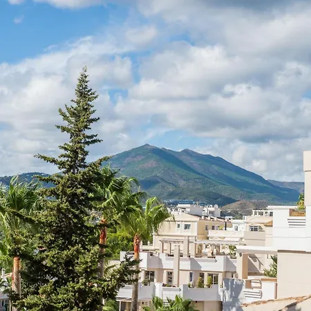 Newly Renovated Sunlit 3 Bdrm With Stunning Views Apartment *