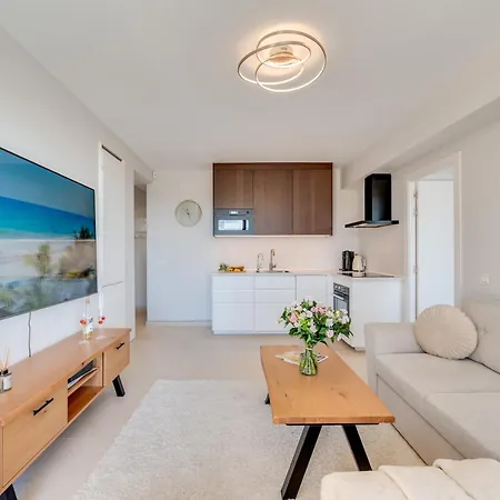 Newly Renovated Sunlit 3 Bdrm With Stunning Views Marbella